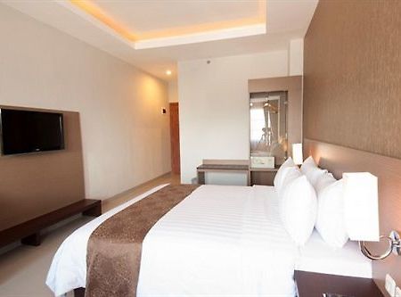 Lorin New Kuta Hotel Pecatu Екстериор снимка