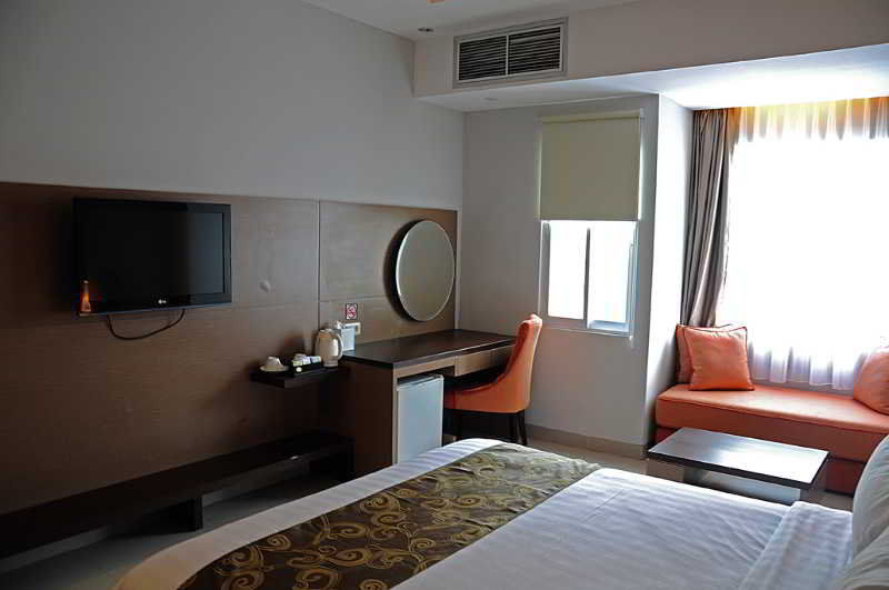 Lorin New Kuta Hotel Pecatu Екстериор снимка