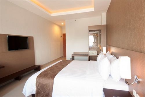 Lorin New Kuta Hotel Pecatu Екстериор снимка