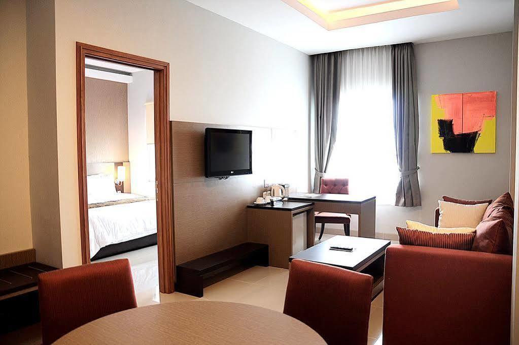 Lorin New Kuta Hotel Pecatu Екстериор снимка